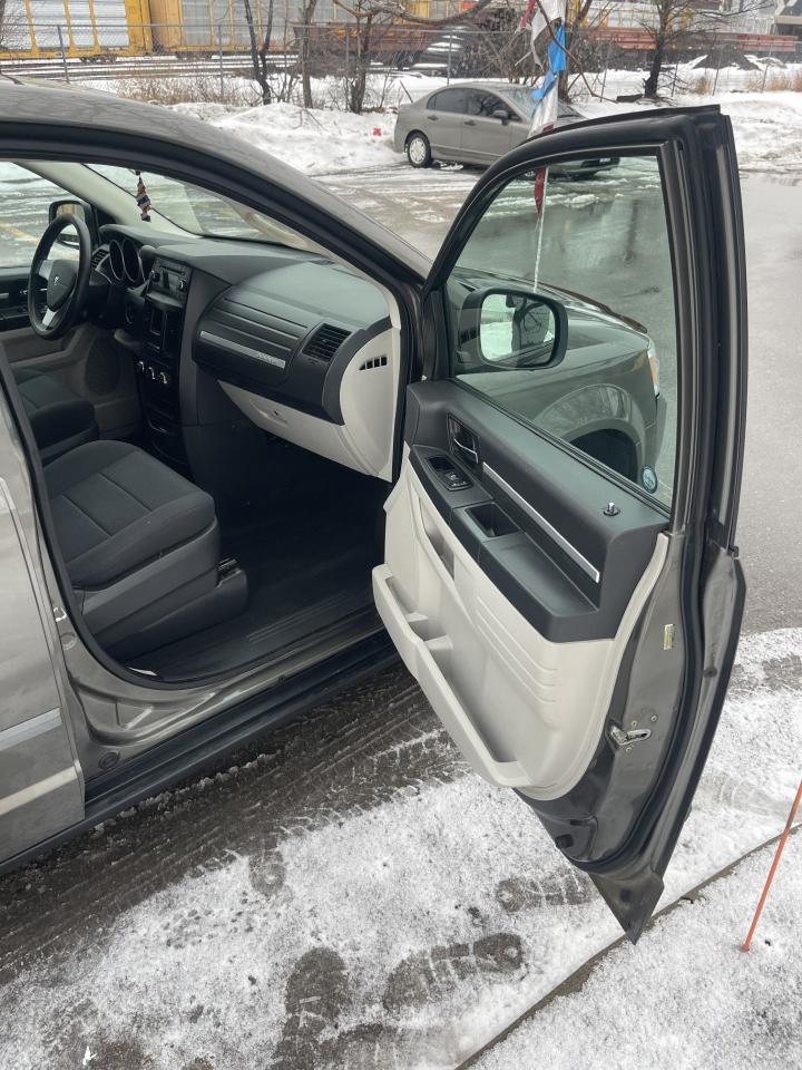 2010 Dodge Grand Caravan SE    ONLY 154,000 KMS   1 OWNER Photo