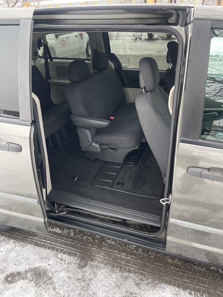 2010 Dodge Grand Caravan SE    ONLY 154,000 KMS   1 OWNER Photo