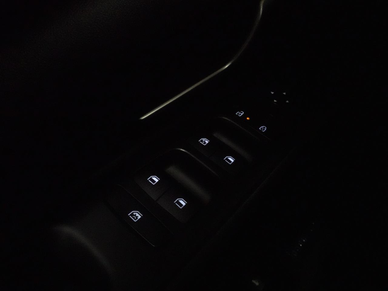 2024 Hyundai Elantra Luxury | NAV | Leather | Sunroof | BSM | CarPlay