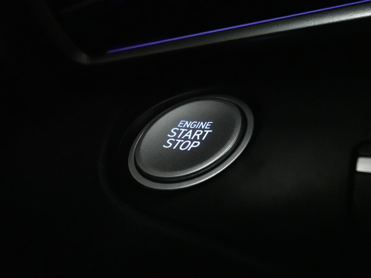 2024 Hyundai Elantra Luxury | NAV | Leather | Sunroof | BSM | CarPlay