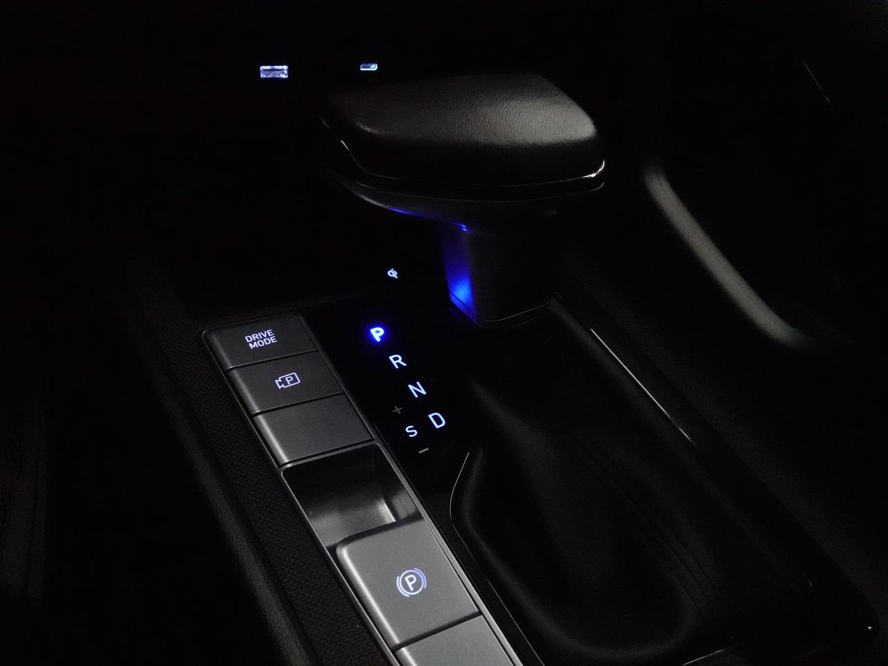 2024 Hyundai Elantra Luxury | NAV | Leather | Sunroof | BSM | CarPlay