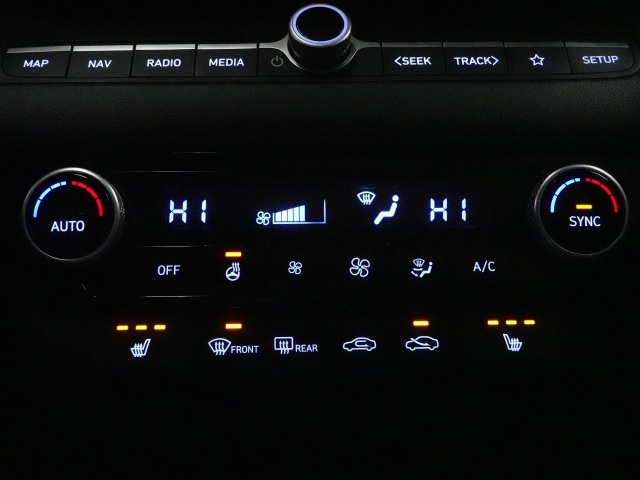 2024 Hyundai Elantra Luxury | NAV | Leather | Sunroof | BSM | CarPlay