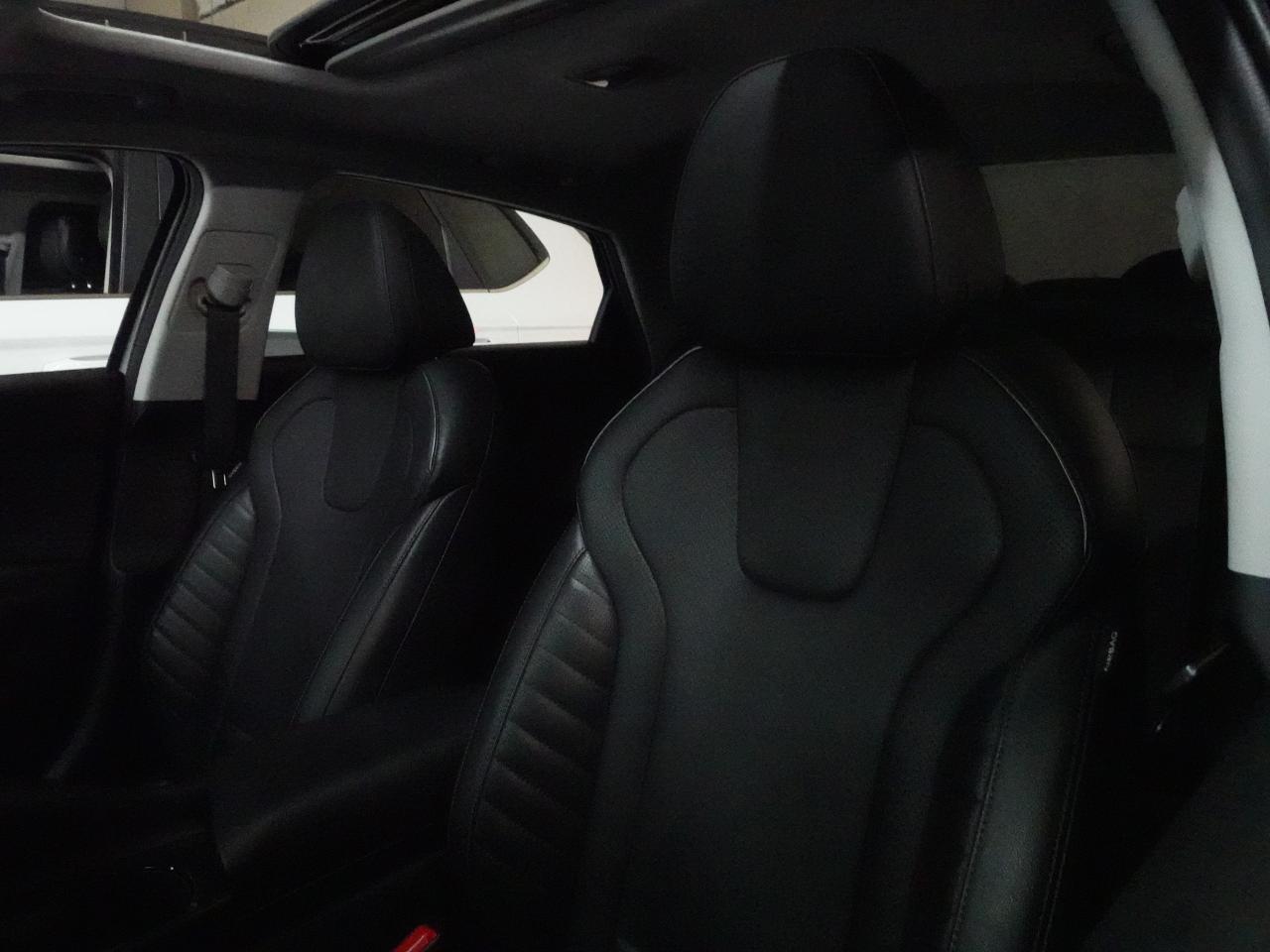 2024 Hyundai Elantra Luxury | NAV | Leather | Sunroof | BSM | CarPlay