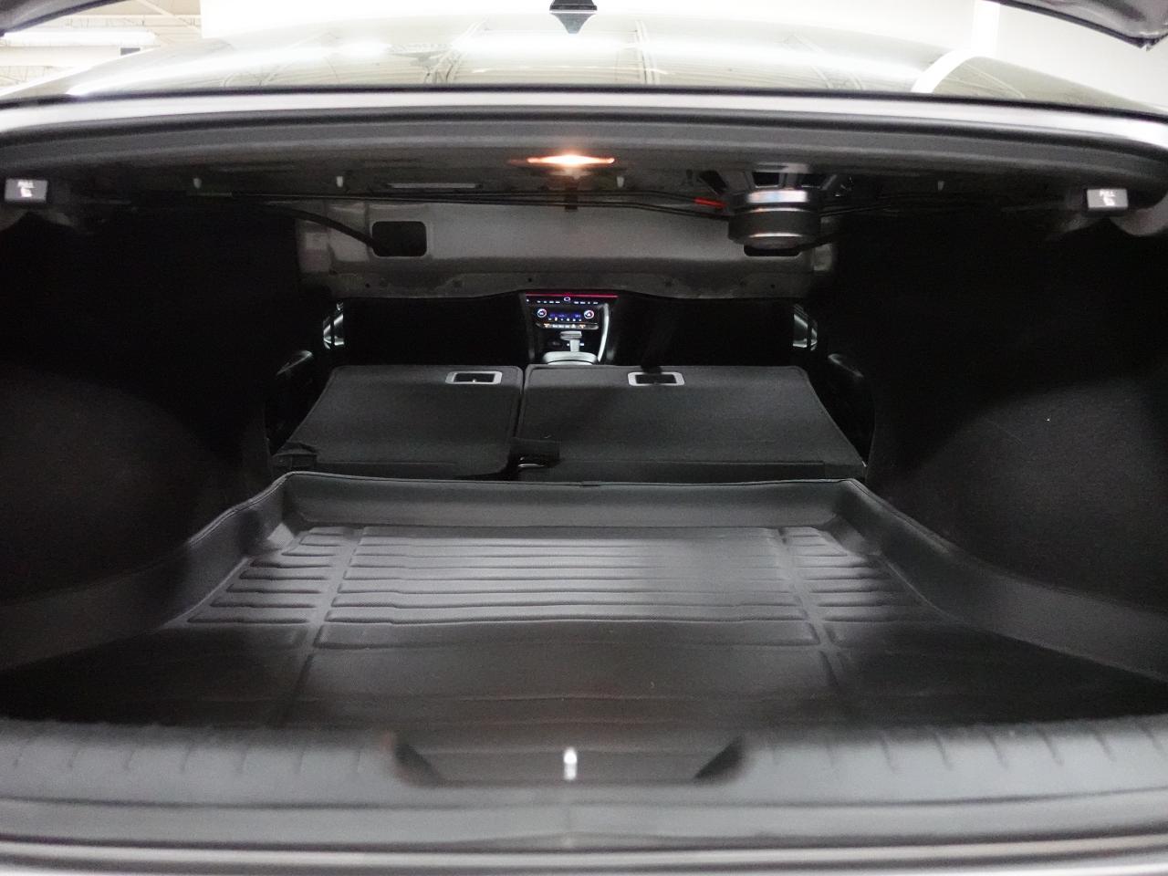 2024 Hyundai Elantra Luxury | NAV | Leather | Sunroof | BSM | CarPlay