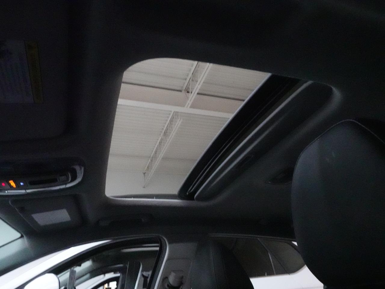 2024 Hyundai Elantra Luxury | NAV | Leather | Sunroof | BSM | CarPlay