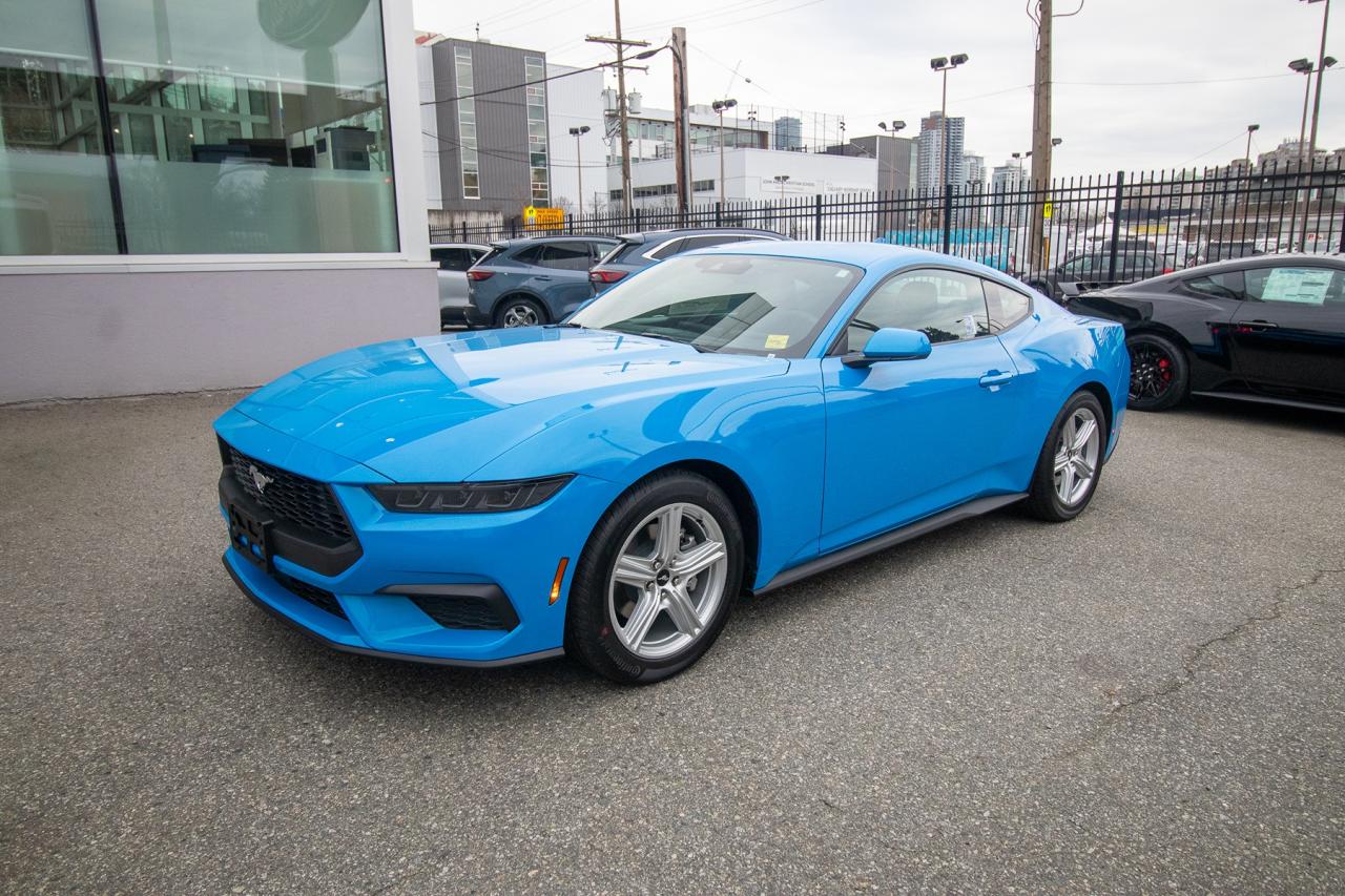 2026 Ford Mustang EcoBoost Fastback Photo1