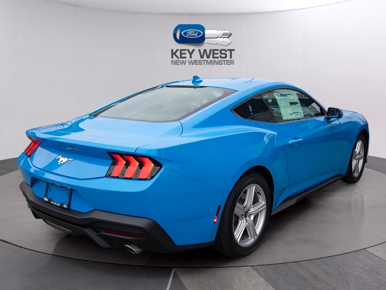 2026 Ford Mustang EcoBoost Fastback Photo4
