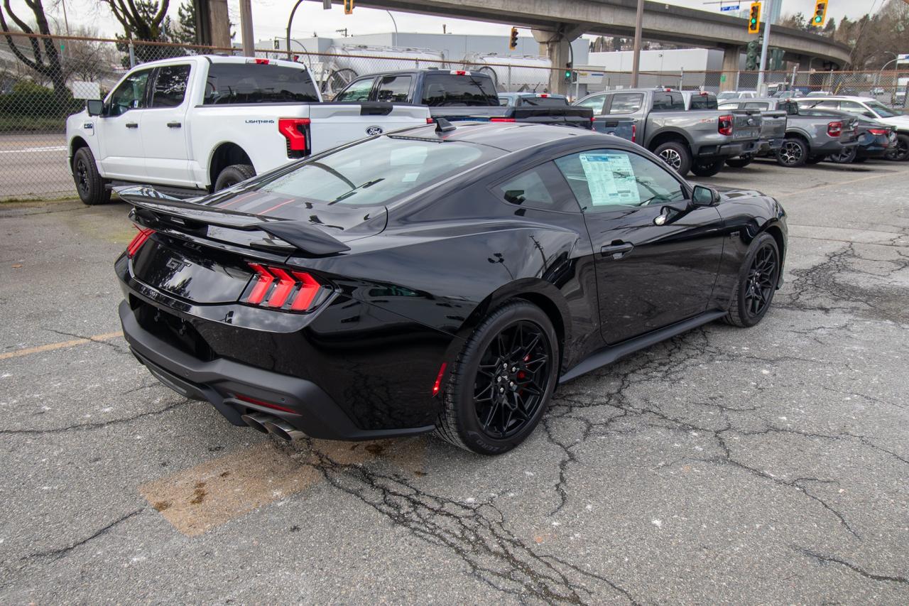 2026 Ford Mustang GT Premium Fastback Photo4