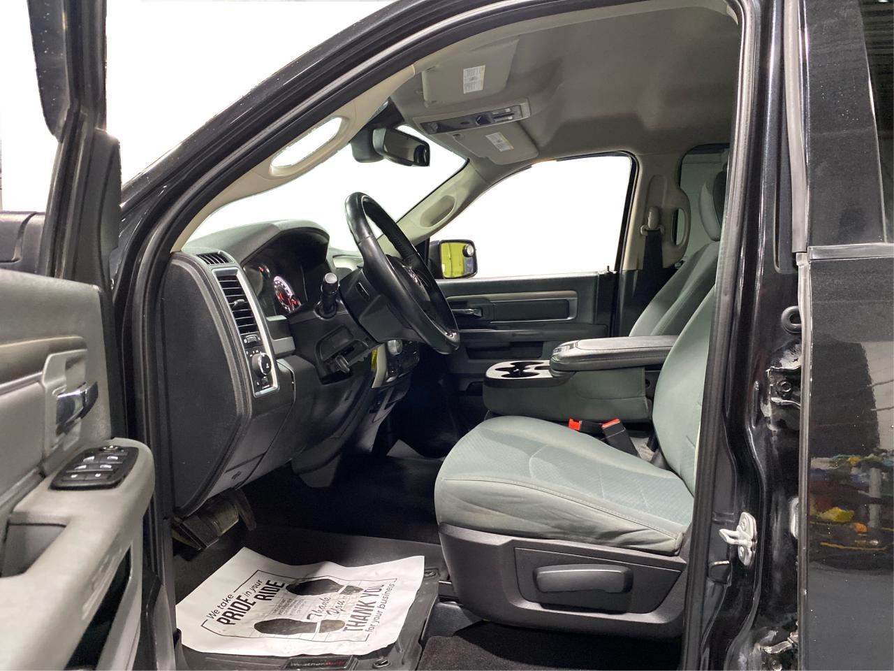 2015 RAM 1500 4WD QUAD CAB 140.5" BIG HORN 5.7L HEMI Photo