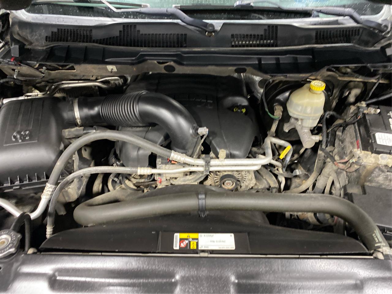 2015 RAM 1500 4WD QUAD CAB 140.5" BIG HORN 5.7L HEMI Photo