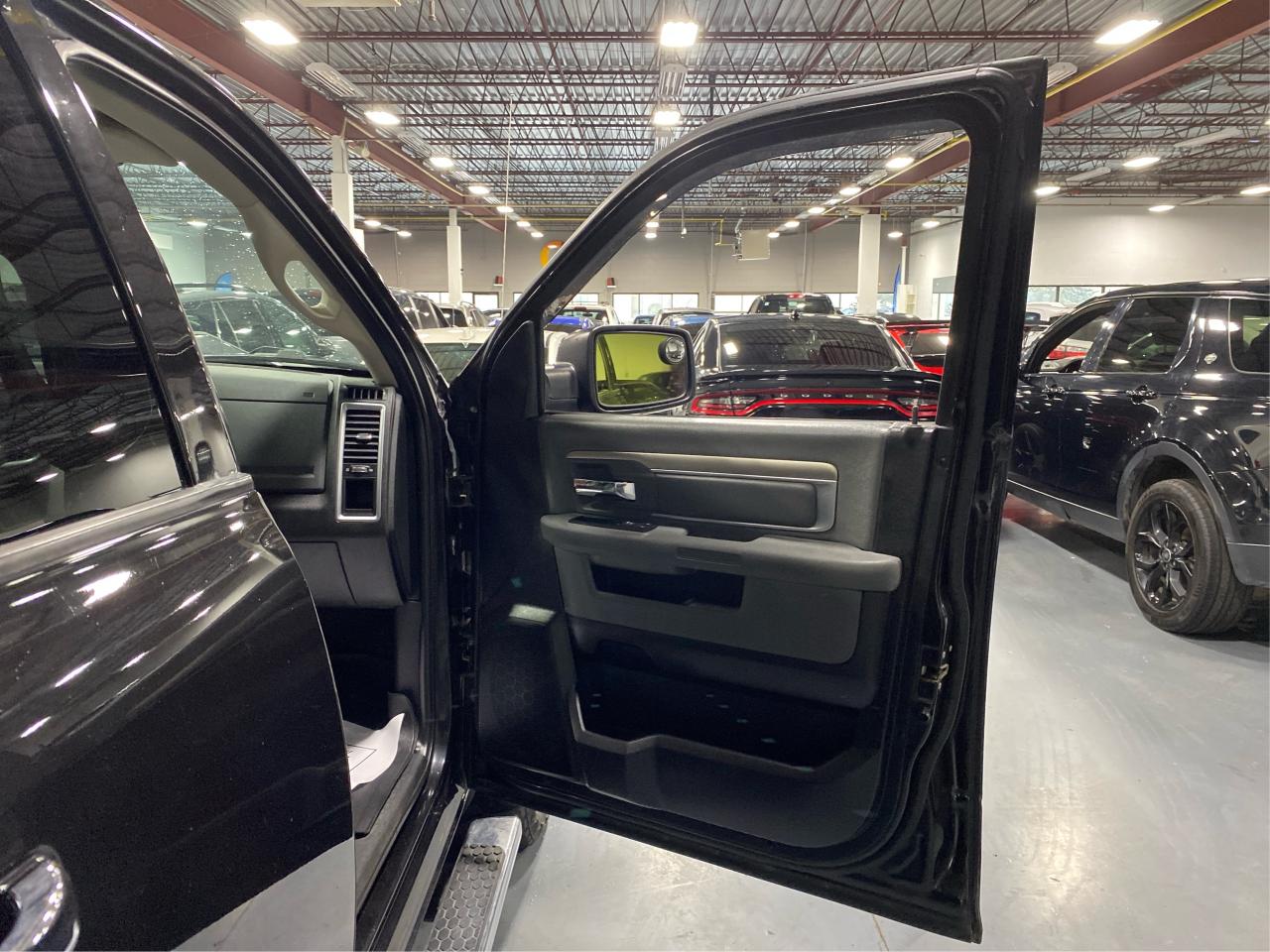 2015 RAM 1500 4WD QUAD CAB 140.5" BIG HORN 5.7L HEMI Photo