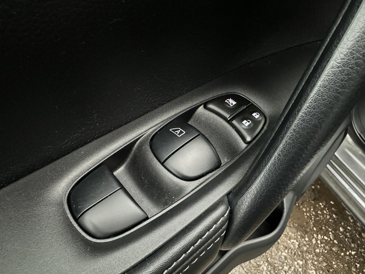 2021 Nissan Qashqai S-AWD HeatedCloth FM/XM BackupCam Bluetooth CD Photo