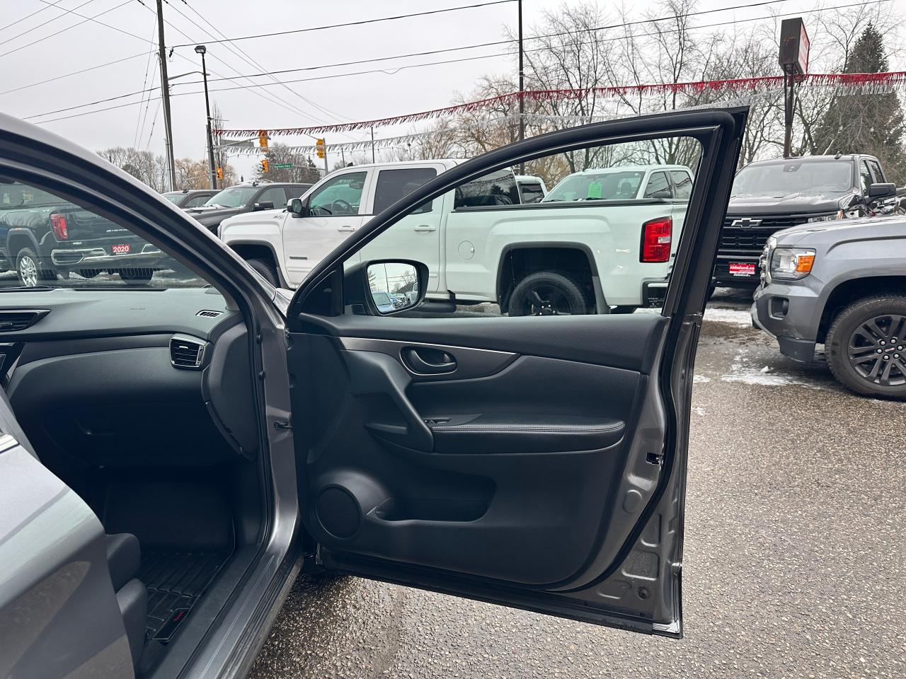 2021 Nissan Qashqai S-AWD HeatedCloth FM/XM BackupCam Bluetooth CD Photo