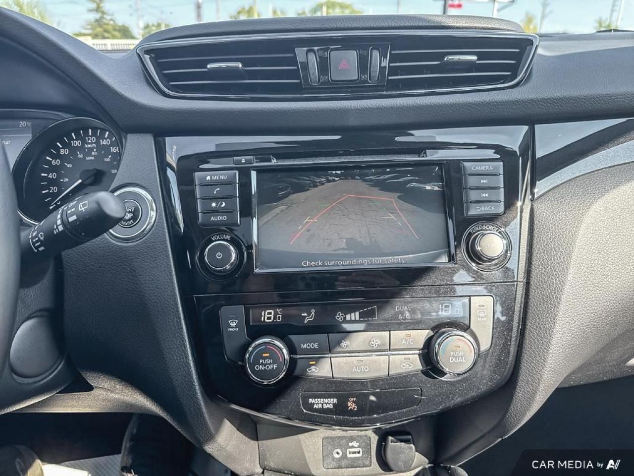 2022 Nissan Qashqai SV / NO ACCIDENTS / ROOF / HTD SEATS / AWD Photo