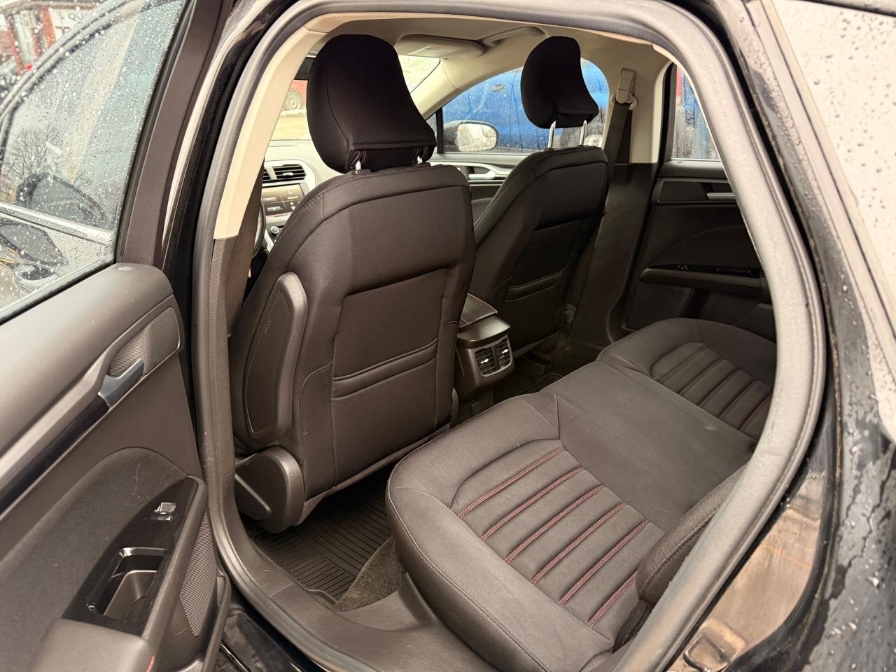 2016 Ford Fusion SE Photo