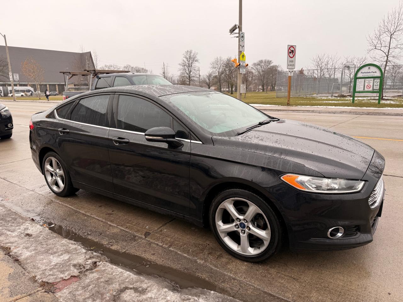 2016 Ford Fusion SE Photo