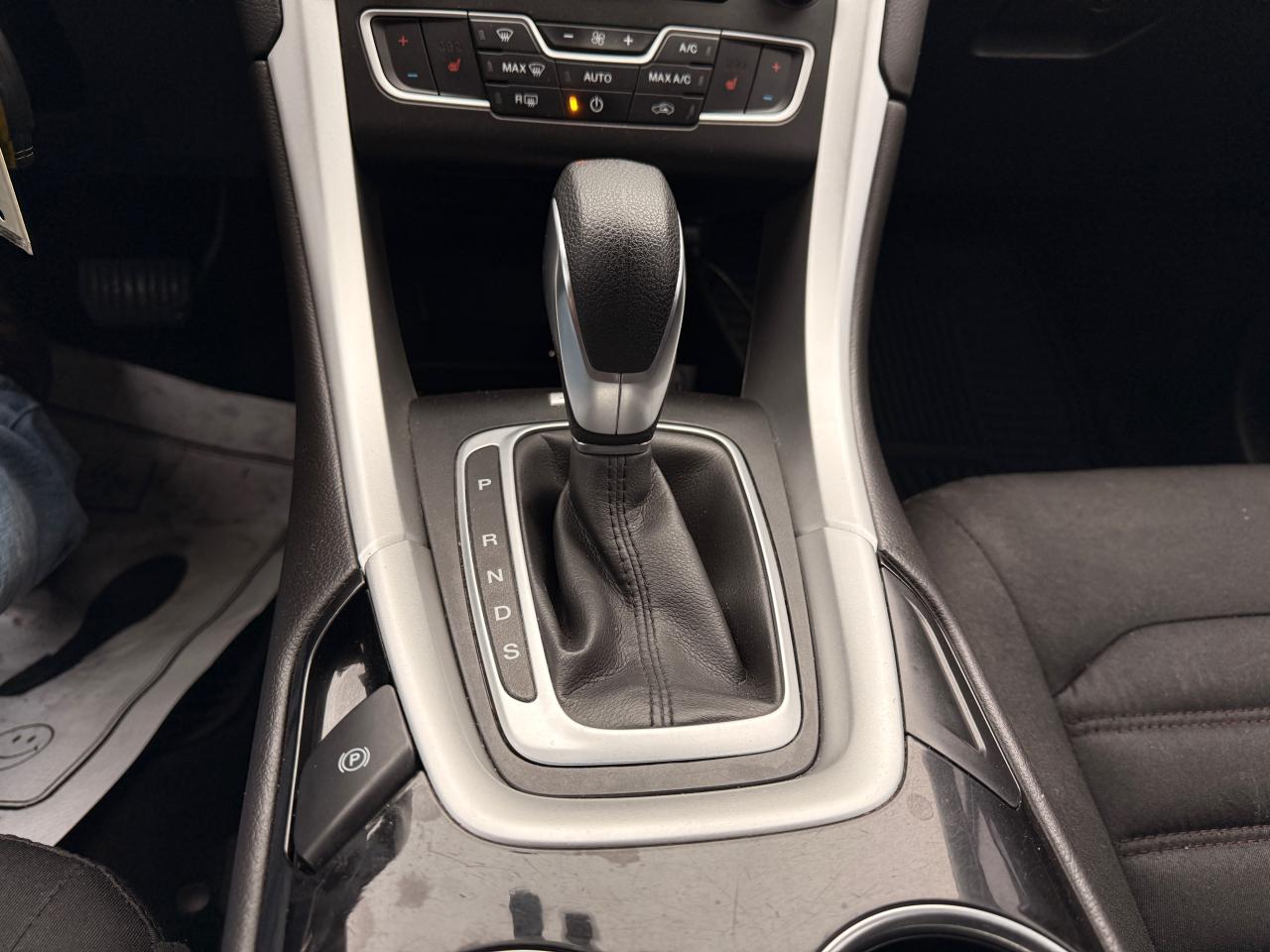 2016 Ford Fusion SE Photo