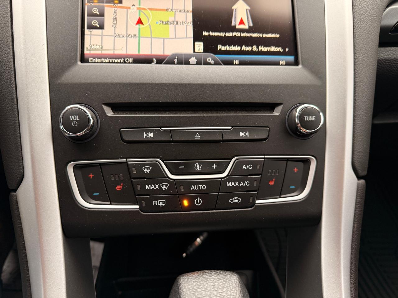 2016 Ford Fusion SE Photo