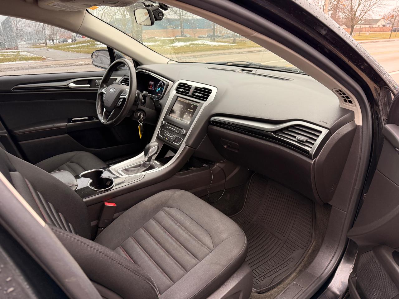 2016 Ford Fusion SE Photo