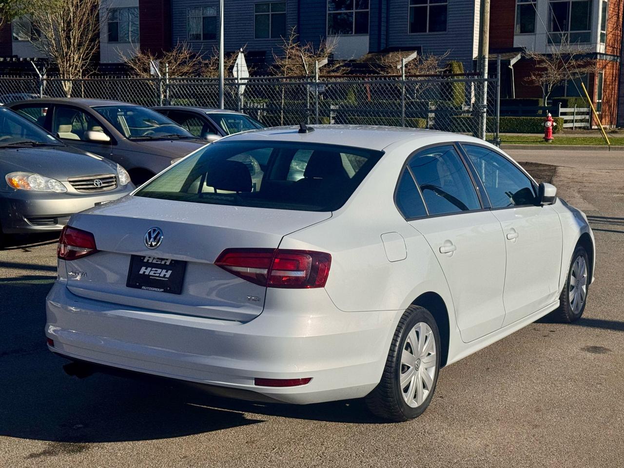 2017 Volkswagen Jetta FINANCING AVAILABLE Photo5