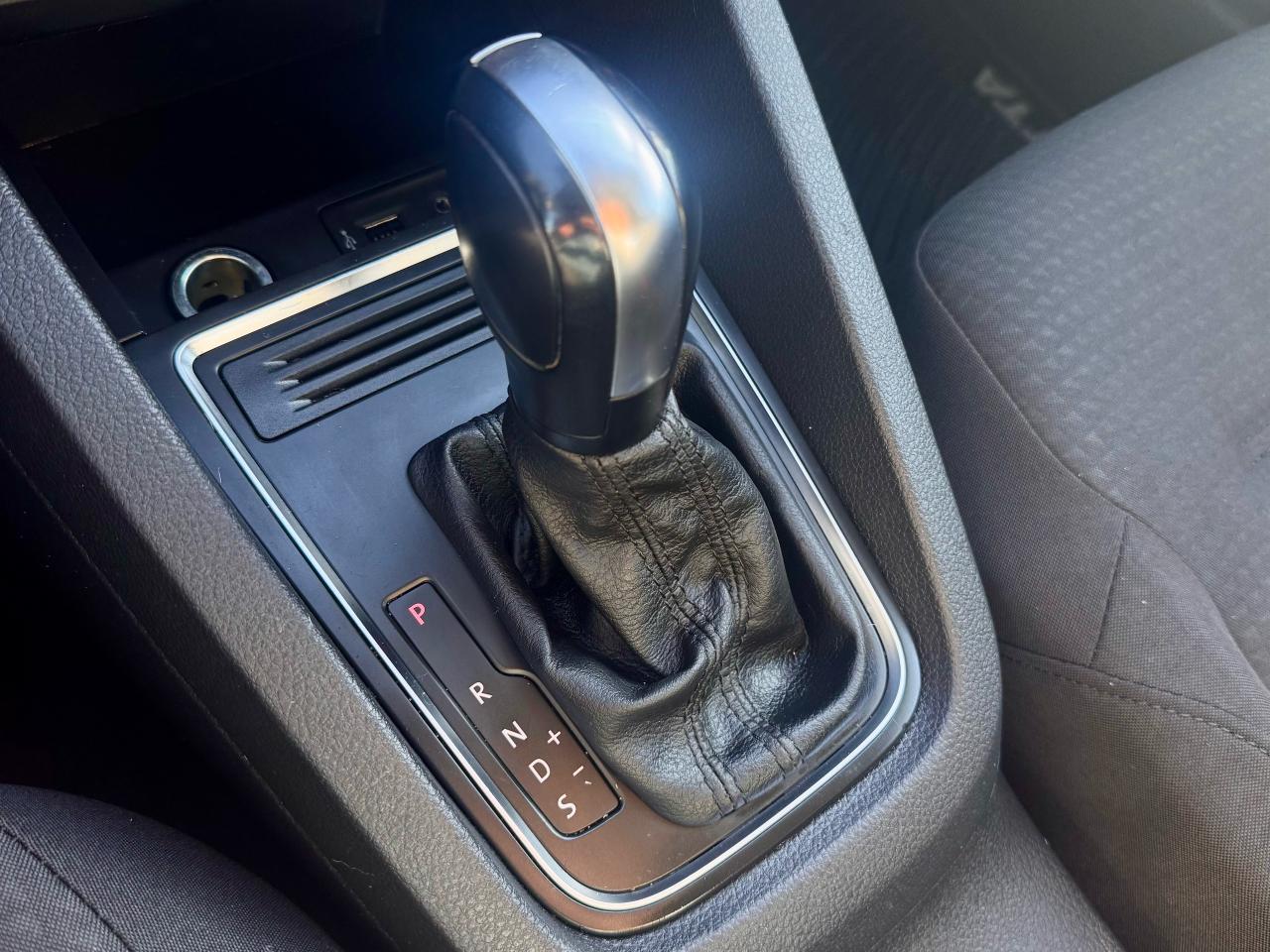 2017 Volkswagen Jetta FINANCING AVAILABLE Photo12