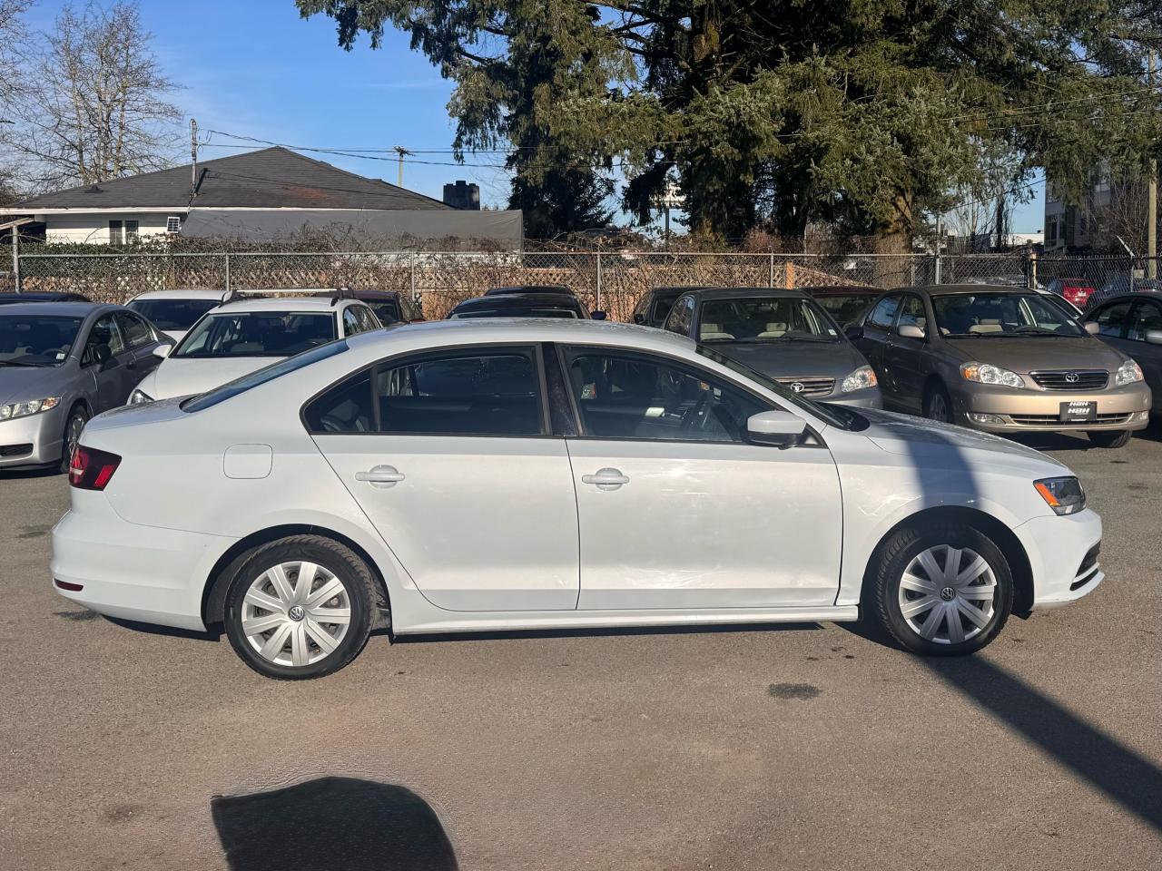 2017 Volkswagen Jetta FINANCING AVAILABLE Photo4