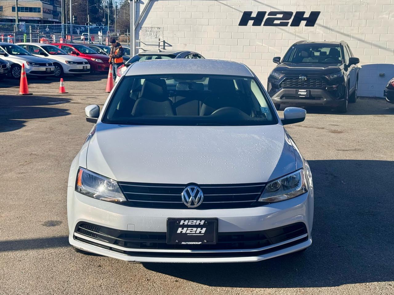 2017 Volkswagen Jetta FINANCING AVAILABLE Photo2