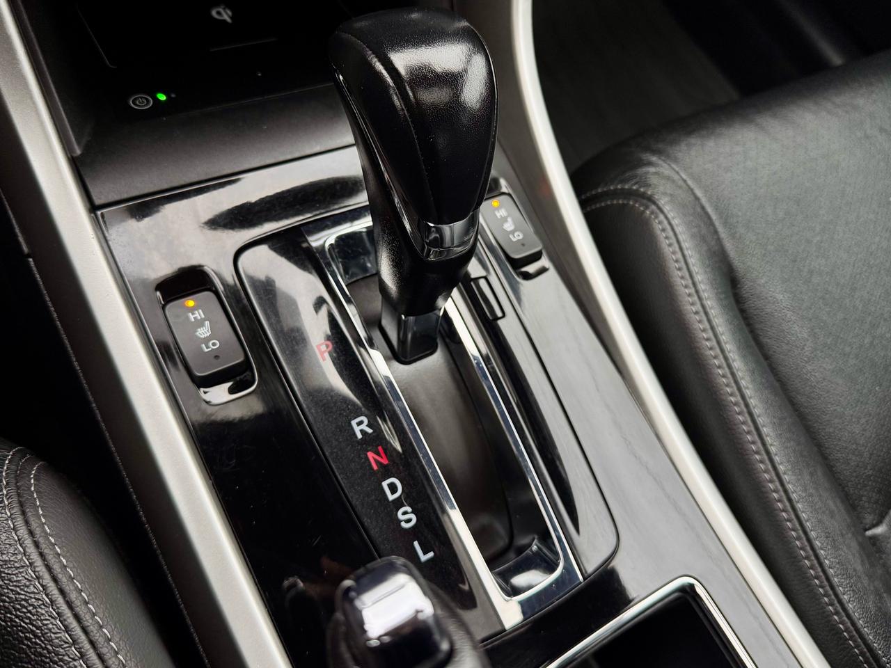 2017 Honda Accord FINANCING AVAILABLE Photo12