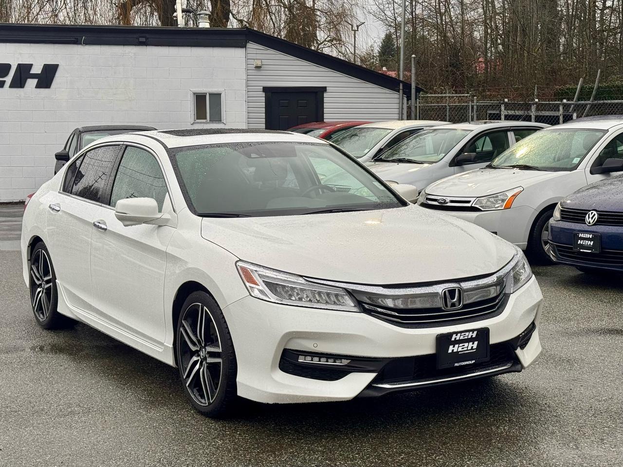 2017 Honda Accord FINANCING AVAILABLE Photo3