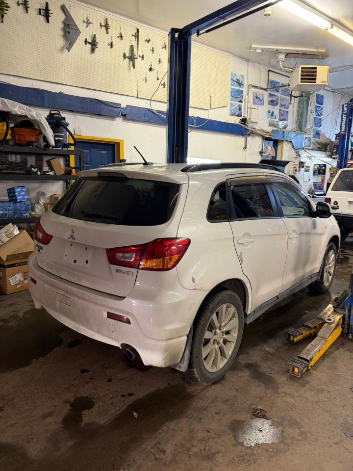 2011 Mitsubishi RVR GT - Photo #2