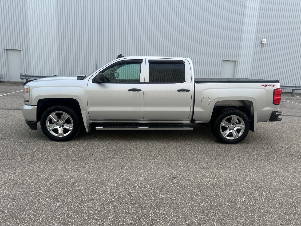 2018 Chevrolet Silverado 1500 Custom Crew Cab 4WD - Well Equipped Photo4