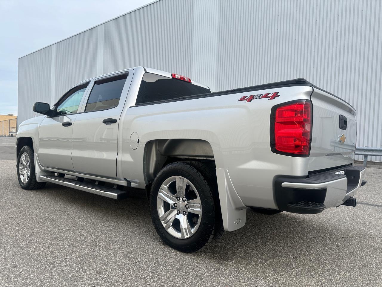 2018 Chevrolet Silverado 1500 Custom Crew Cab 4WD - Well Equipped Photo2