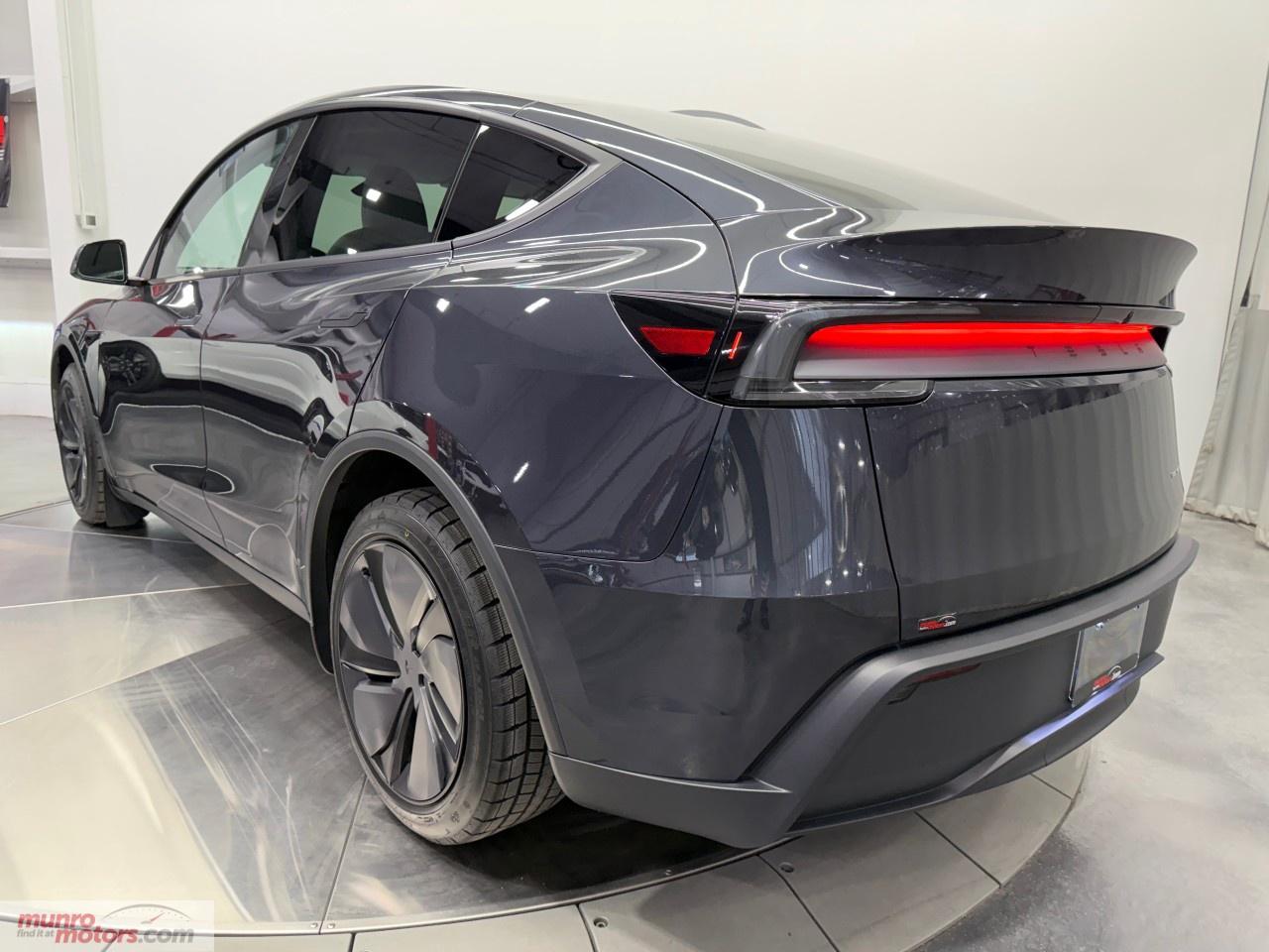 2026 Tesla Model Y Long Range AWD Photo4