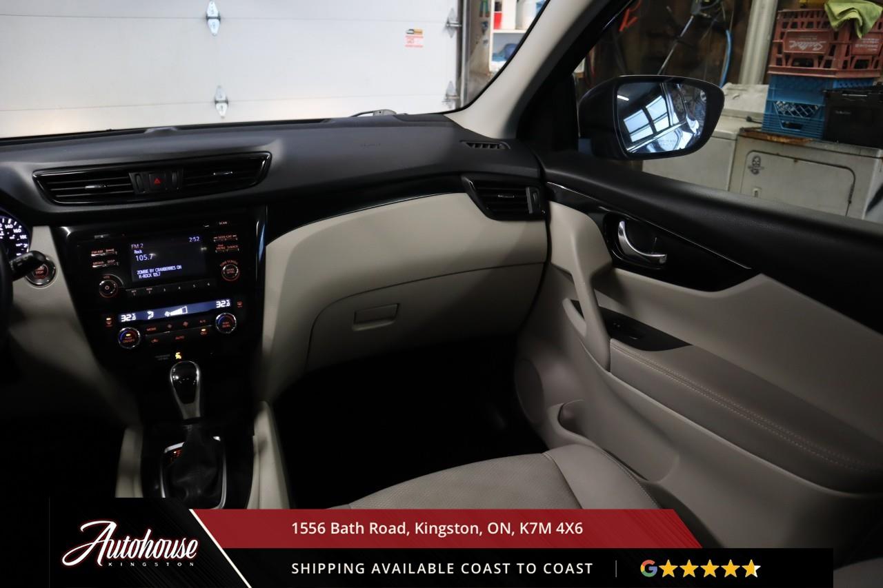 2017 Nissan Qashqai SV SUNROOF - REARVIEW CAMERA - AWD Photo