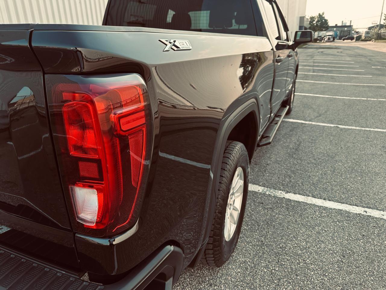 2020 GMC Sierra 1500 Crew Cab X31 -Trible Black 5.3 Litre - 6.5 Ft Box Photo