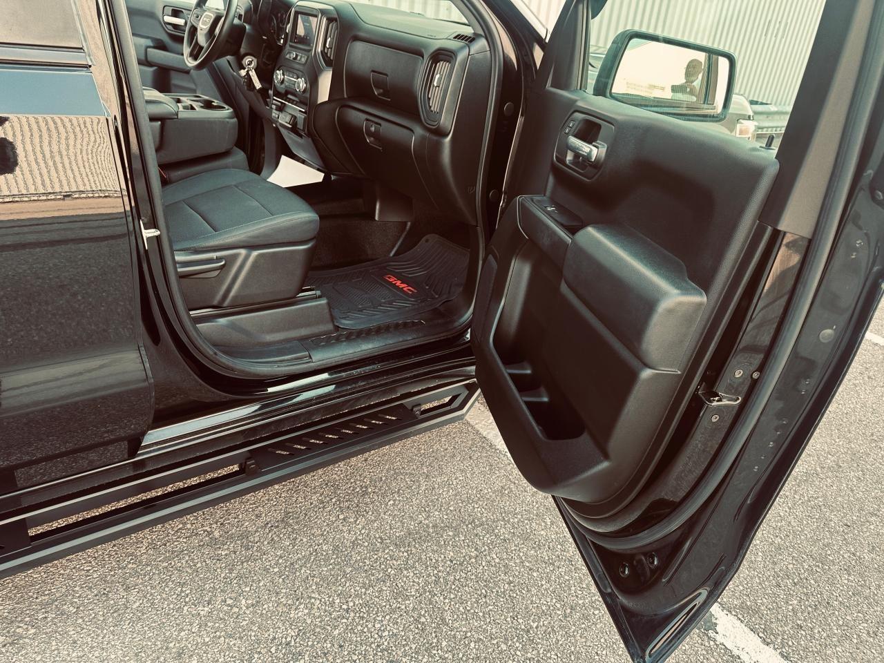 2020 GMC Sierra 1500 Crew Cab X31 -Trible Black 5.3 Litre - 6.5 Ft Box Photo