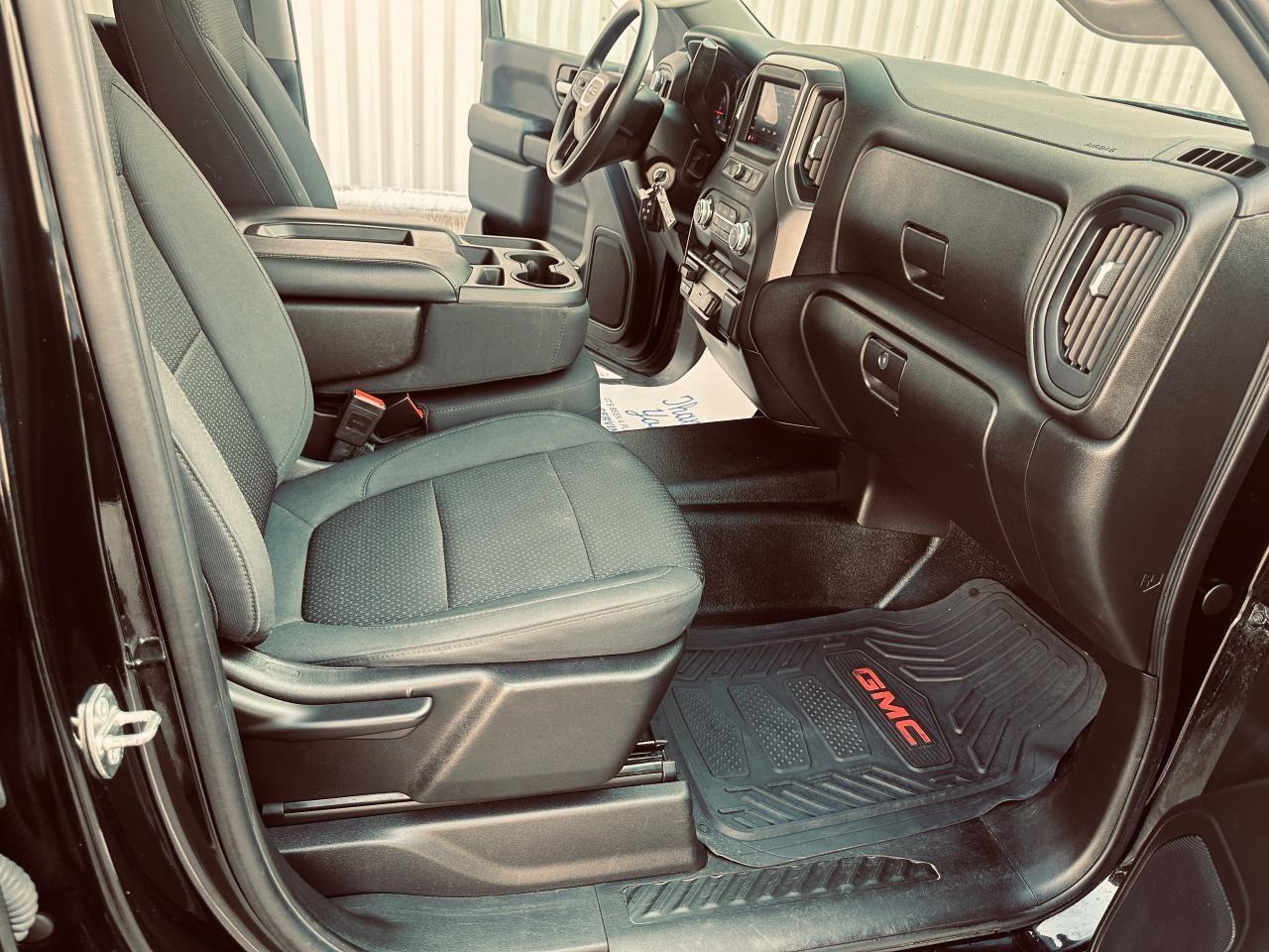 2020 GMC Sierra 1500 Crew Cab X31 -Trible Black 5.3 Litre - 6.5 Ft Box Photo