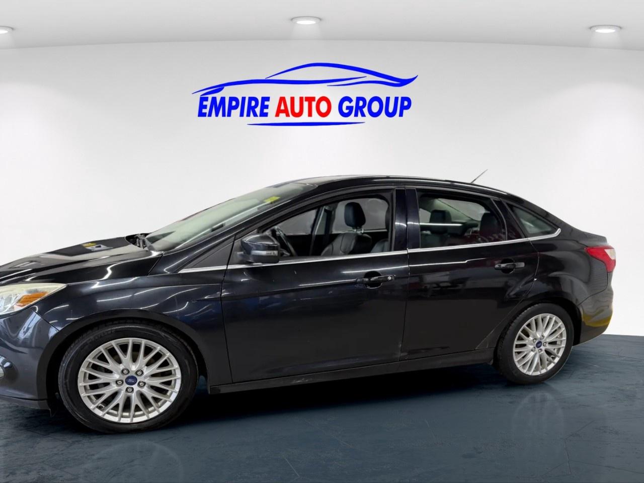 2012 Ford Focus SEL Photo2