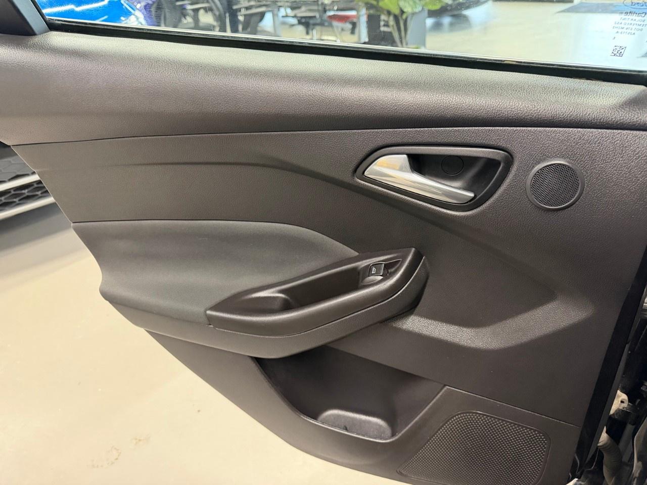 2012 Ford Focus SEL Photo