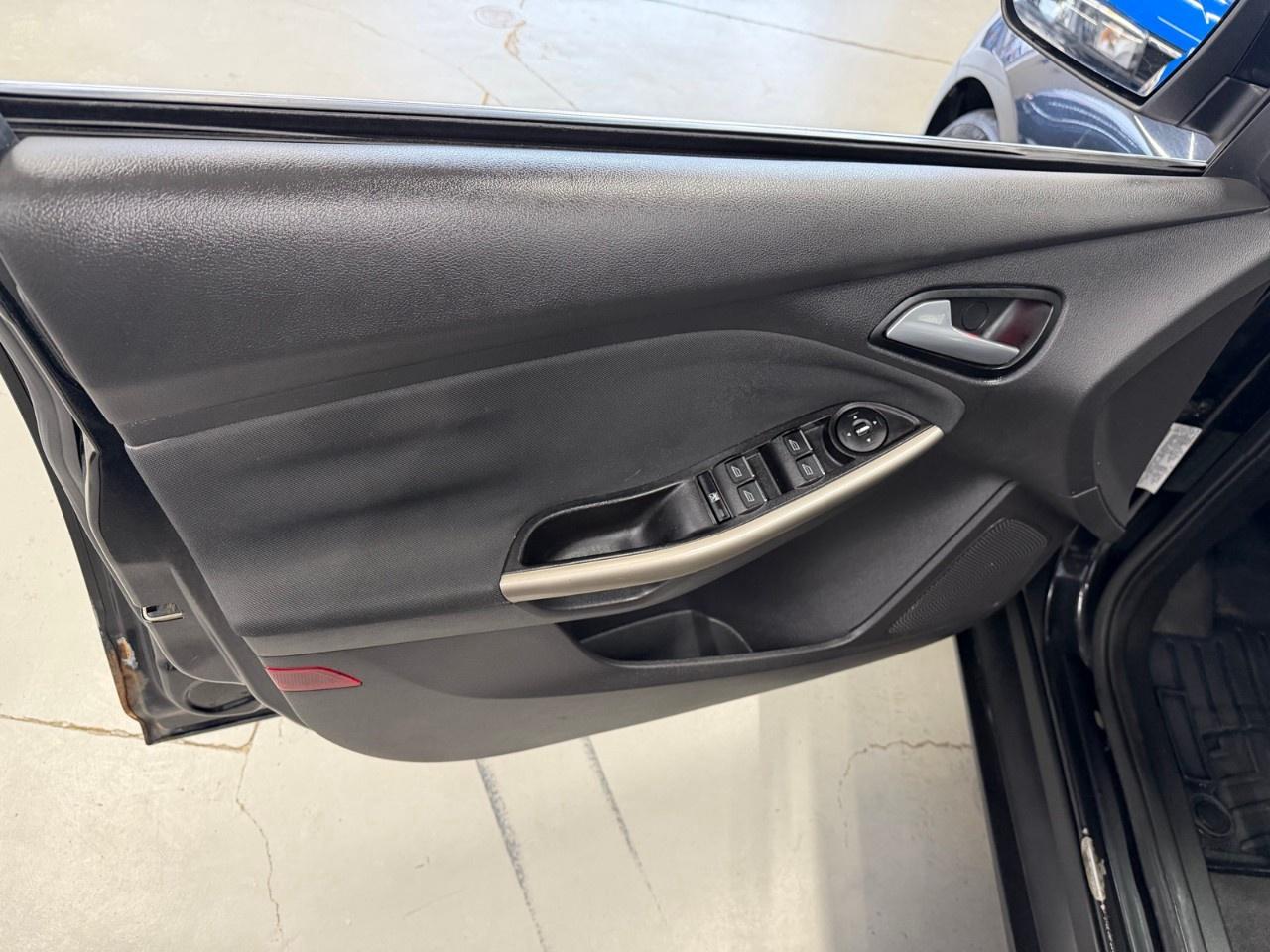 2012 Ford Focus SEL Photo