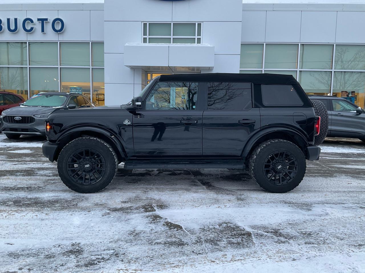 2023 Ford Bronco Outer Banks Photo3