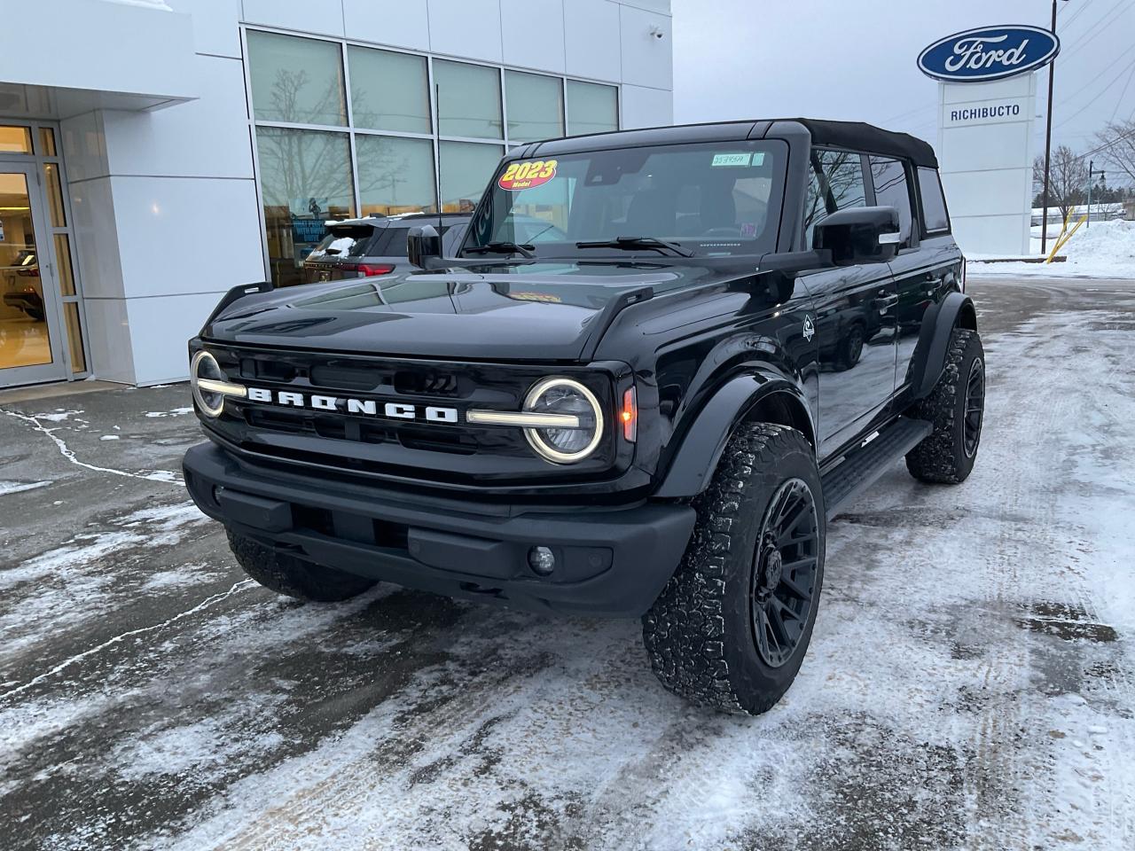 2023 Ford Bronco Outer Banks Photo0