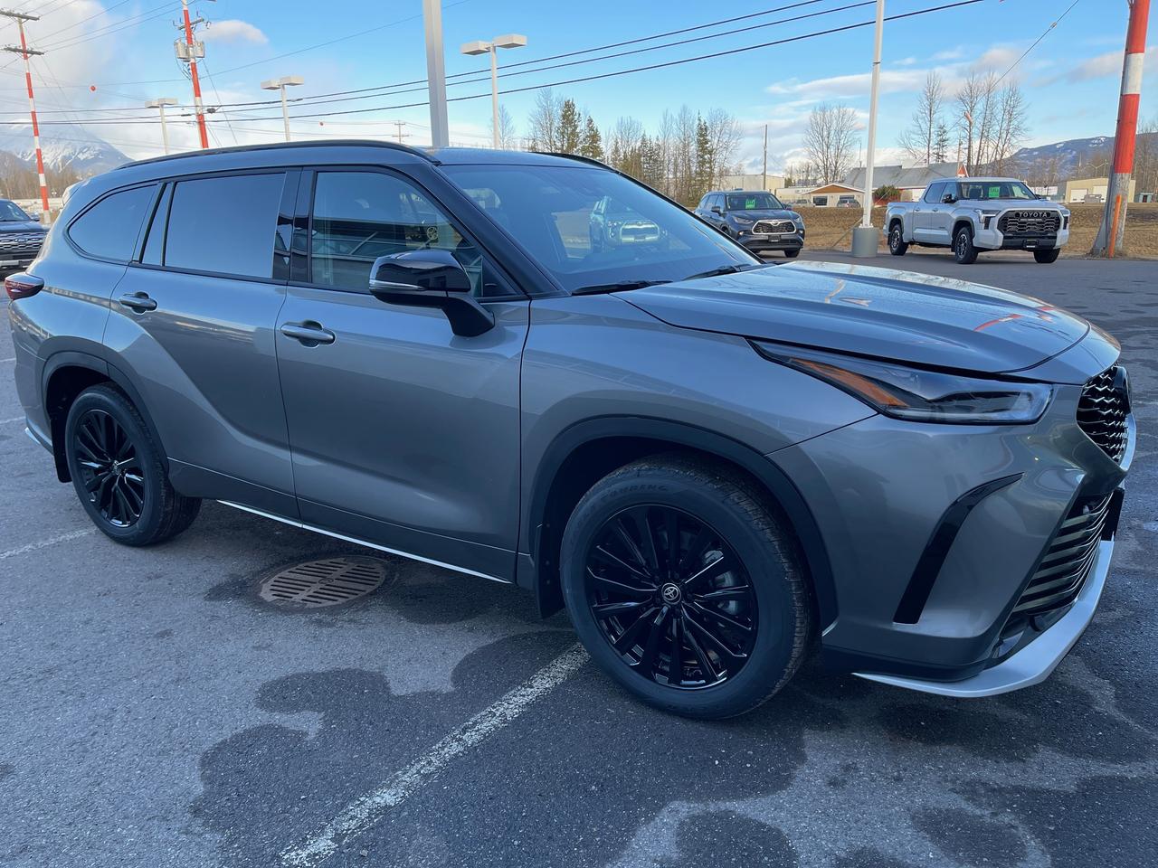 2026 Toyota Highlander XSE Photo3