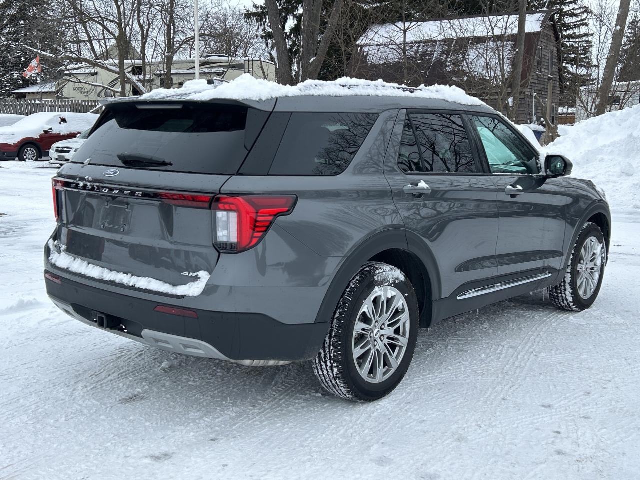 2025 Ford Explorer Active 4WD Photo4