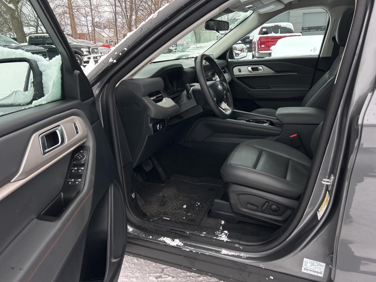 2025 Ford Explorer Active 4WD Photo