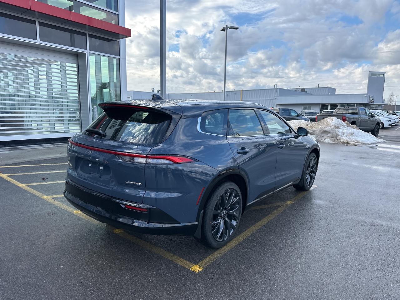 2026 Toyota Crown Signia Limited Photo