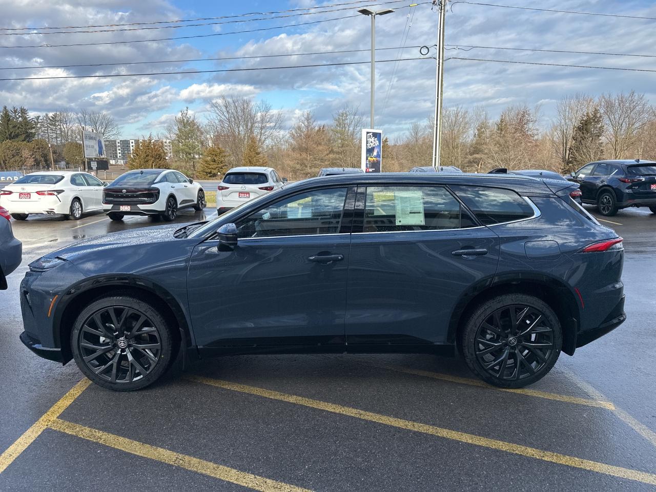 2026 Toyota Crown Signia Limited Photo