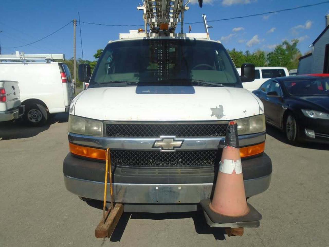 2011 Chevrolet Express Bucket Truck RWD 3500 135 Photo