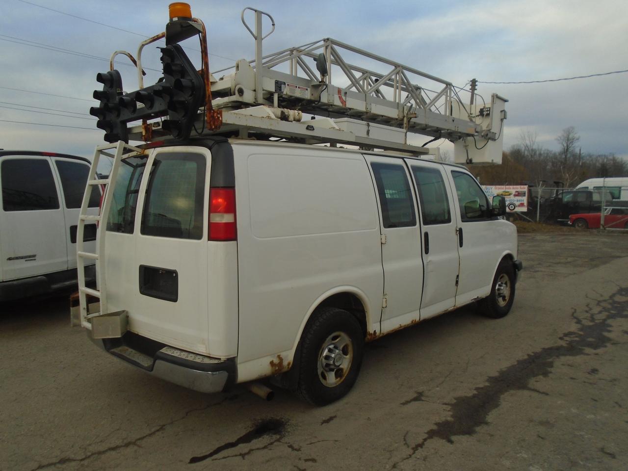 2011 Chevrolet Express Bucket Truck RWD 3500 135 Photo