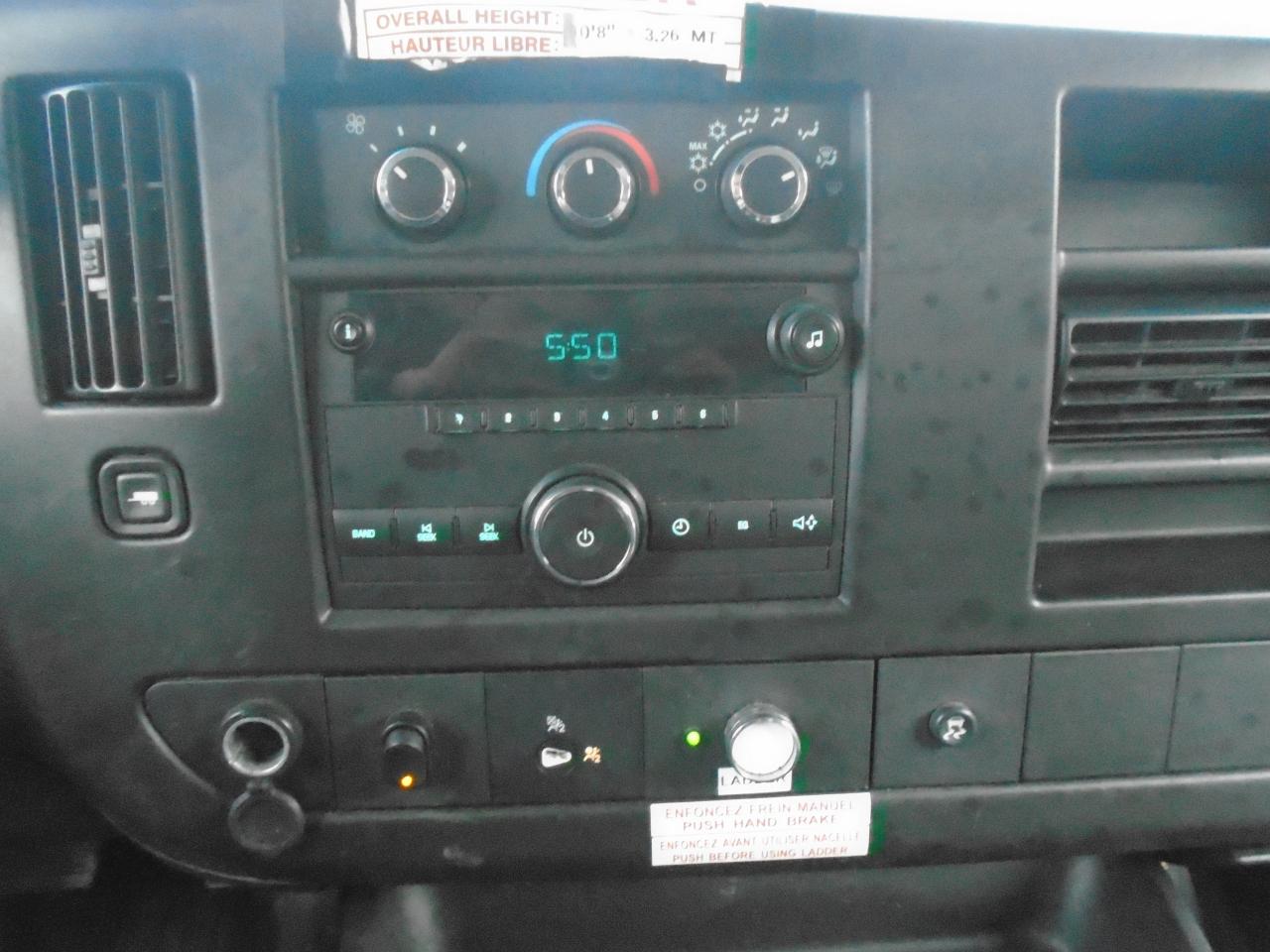 2011 Chevrolet Express Bucket Truck RWD 3500 135 Photo